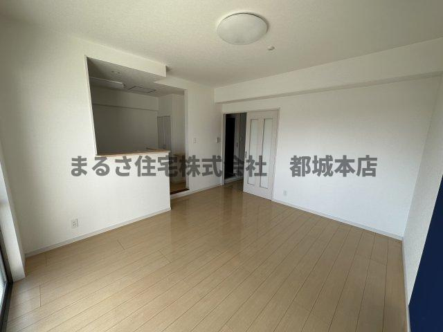 スカイコート年見の居間・リビング