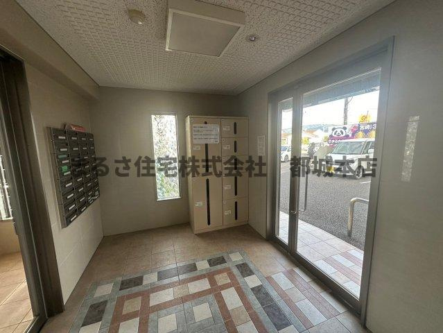 スカイコート年見のエントランス