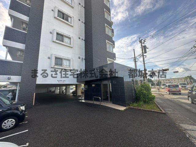 スカイコート年見の駐車場