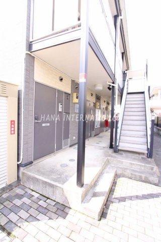 レオパレス壱番橋のエントランス