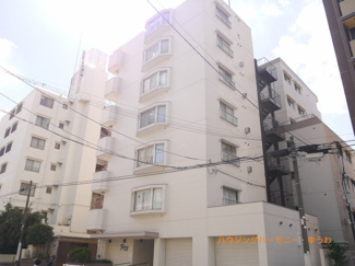 【外観】 | 南東向きの角部屋、収納豊富でファミリーにおススメです。