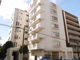 【外観】 | 閑静な住宅街に立地するRC造の建物です。