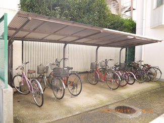 【その他共用部分】 | 敷地内に、屋根付き専用駐輪場有ります。