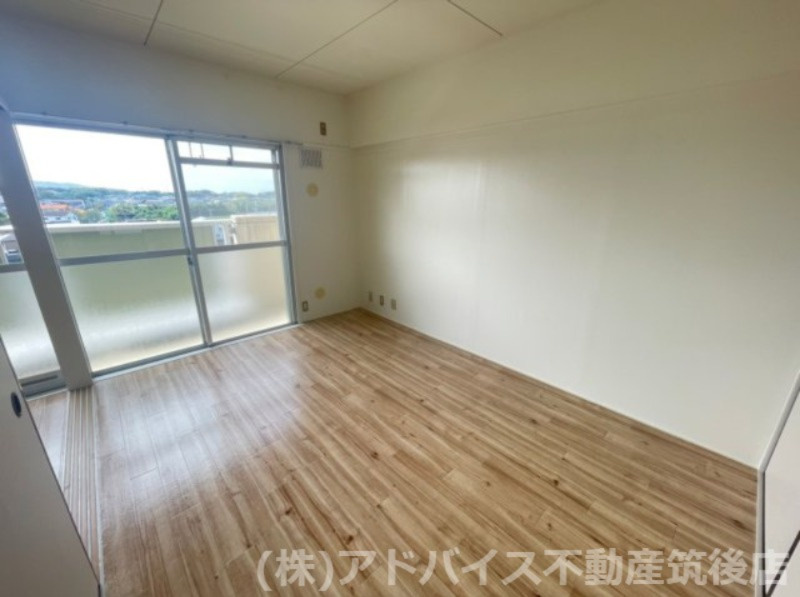 八女郡広川町大字広川のアパートの洋室