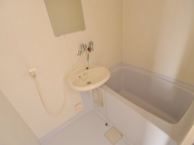 コーポ船越の浴室