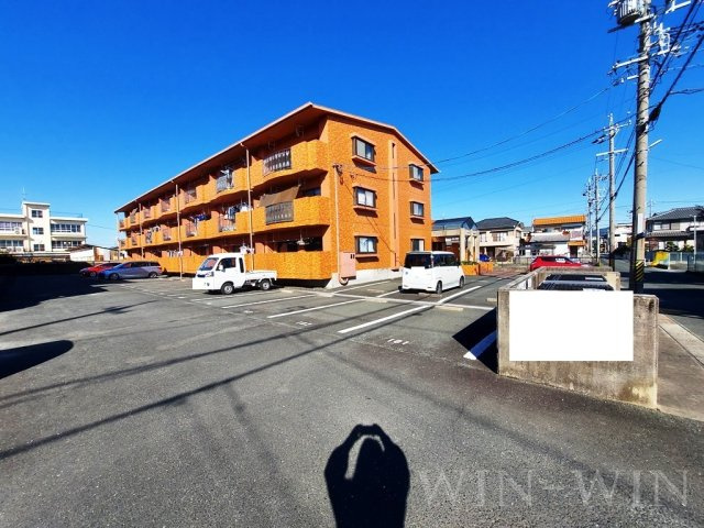 フリーダムコート 弐番館の駐車場