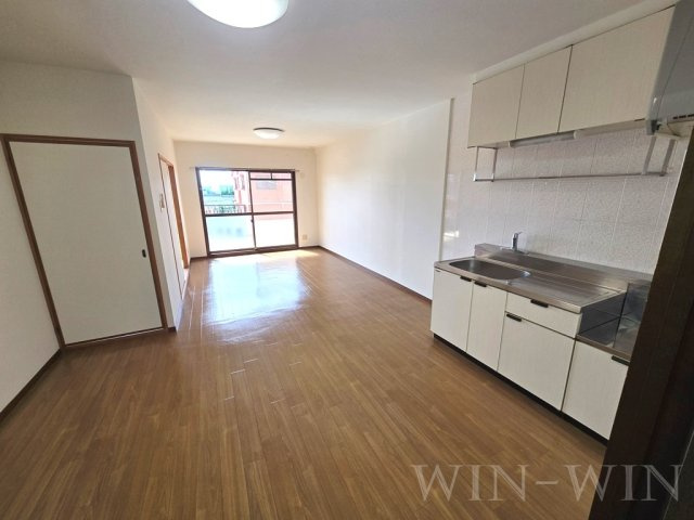 フリーダムコート 弐番館の居間・リビング