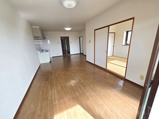 フリーダムコート 弐番館の居間・リビング