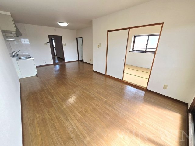 フリーダムコート 弐番館の居間・リビング