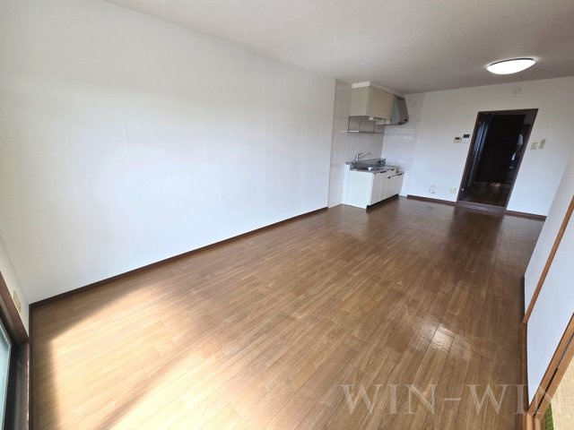 フリーダムコート 弐番館の居間・リビング