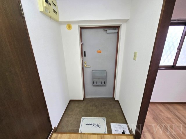 フリーダムコート 弐番館の玄関