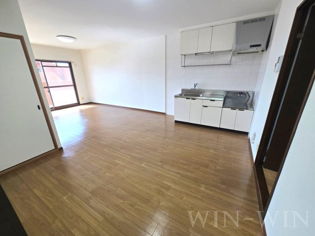 フリーダムコート 弐番館の居間・リビング