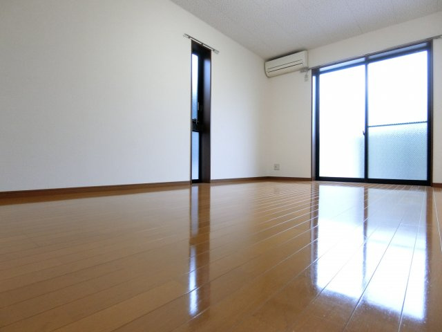 アンプルールクラージュCUREの居間・リビング