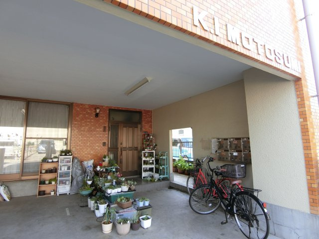 Ｋ・Ｉ　ＭＯＴＯＳＵＭＩ　（ケイアイ　モトスミ）のエントランス