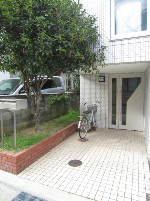 辻マンションのエントランス