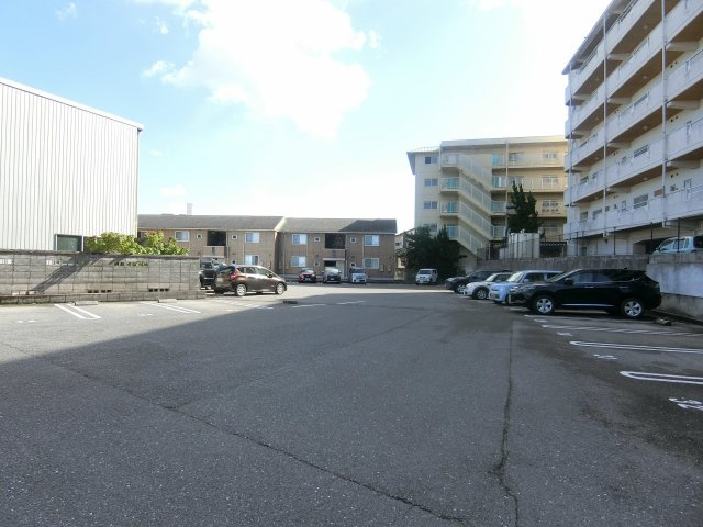 デュランタ　C棟の駐車場