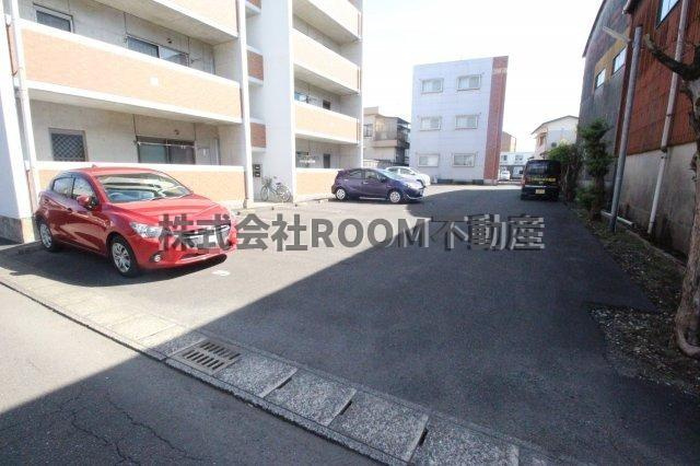 ネオハイツ宮丸の駐車場|駐車場完備です