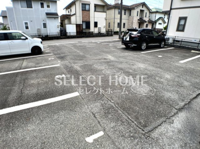 【駐車場】 | ハイステージリバーサイド | 駐車場に車を止められます