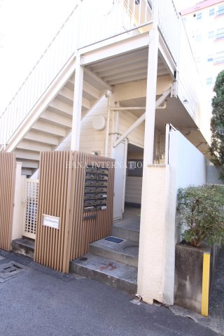 クレスト武蔵野のエントランス