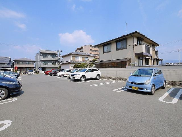 カーサレイメイ　Ｂ棟の駐車場|カースペースがあります