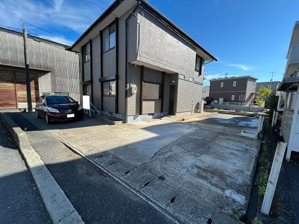 岡山市北区惣爪の中古一戸建の前面道路含む現地写真