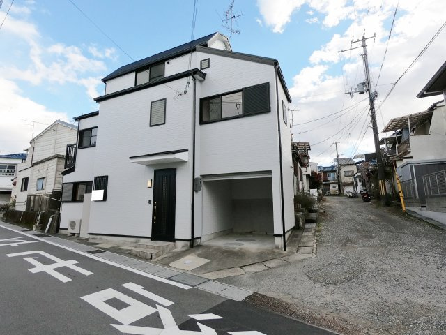 令和４年６月リフォーム完了◆即入居可能◆３階建て３ＳＬＤＫ◆駐車１台可能◆宇治市神明宮北の外観|外観