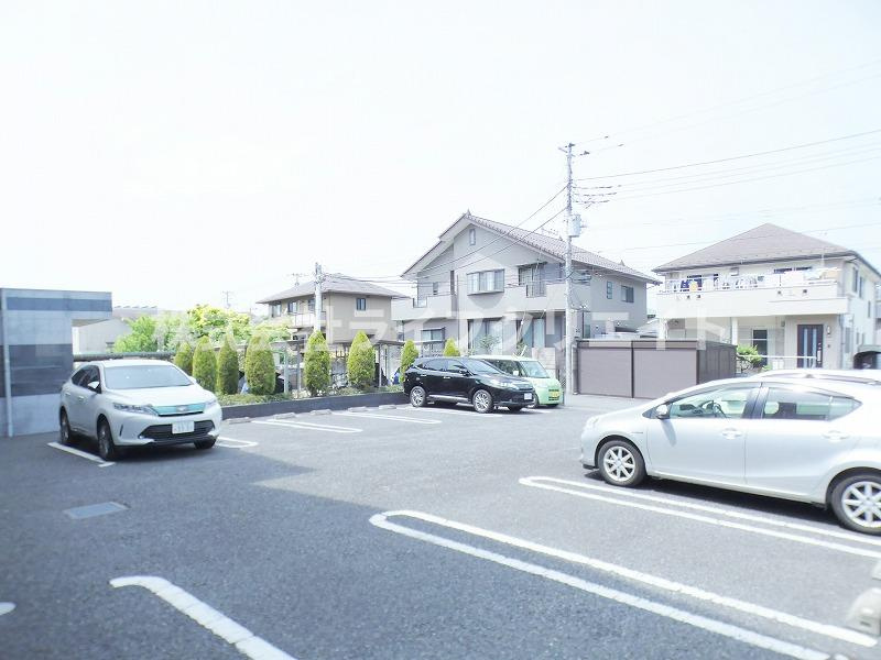 ドエル57の駐車場