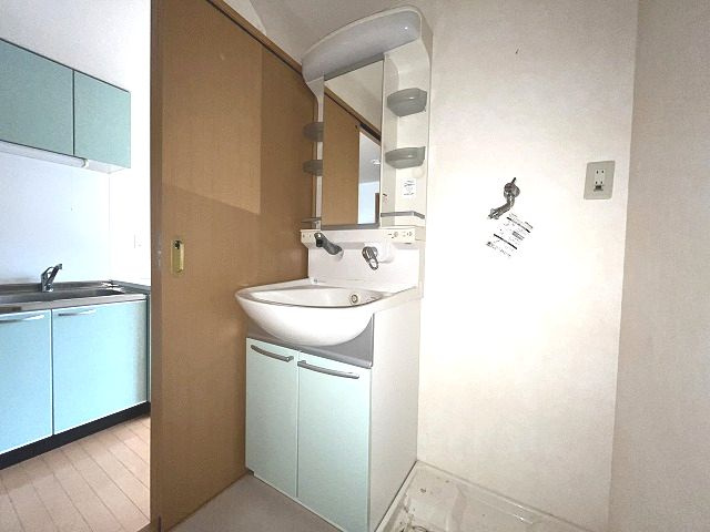 シャルマンの独立洗面台|朝の身支度には欠かせない独立洗面化粧台