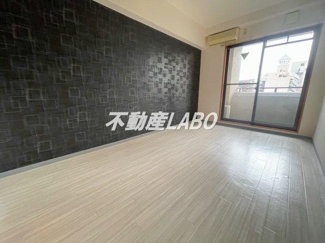 ソレアードトレスなんばWESTの居間・リビング