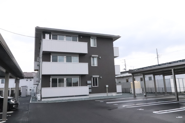 フィーノeの駐車場