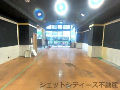 【内装】 | 三幸ビル | 東側：天神橋筋商店街