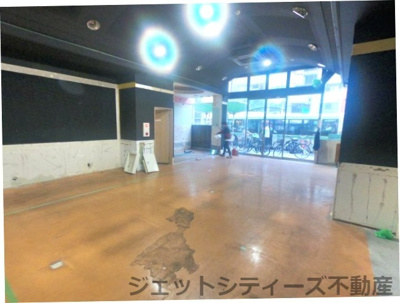 【内装】 | 三幸ビル | 東側：天神橋筋商店街