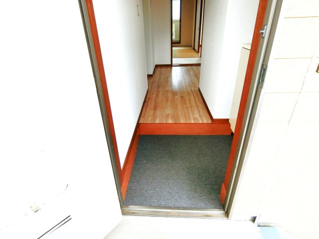 ふじコーポ中の島Ａの玄関