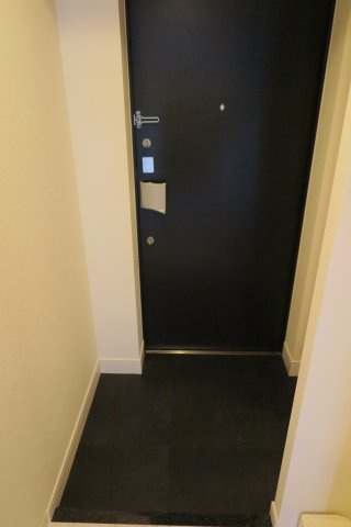 プレサンス難波クチュールの玄関