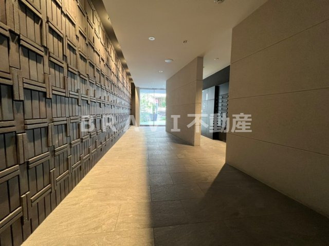 リフレ天満橋　BRAVI不動産のロビー|【リフレ天満橋】毎日通るロビーはこのようになっています