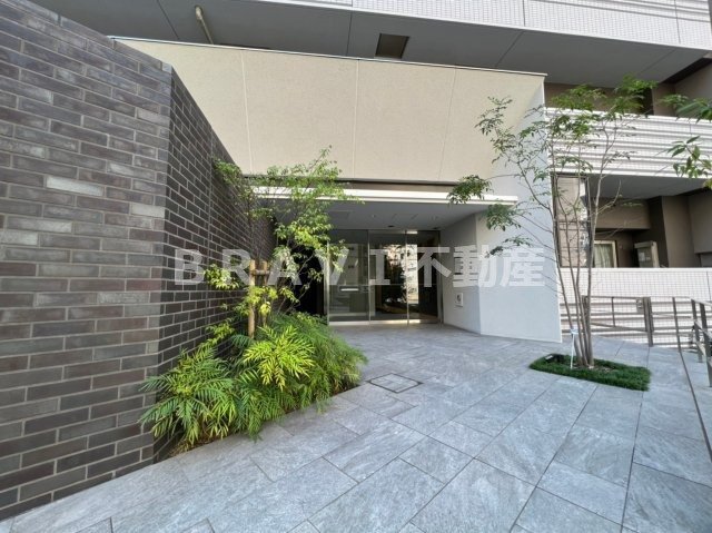 リフレ天満橋　BRAVI不動産のエントランス|【リフレ天満橋】清潔なエントランスです