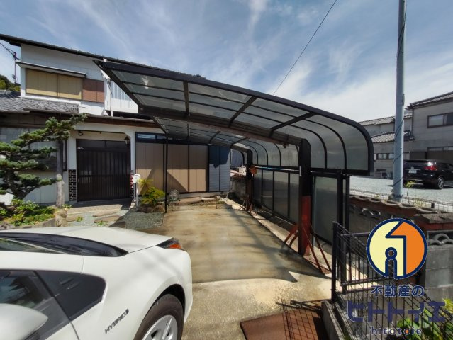 大籠戸建の駐車場|カーポート付きの駐車場です♪