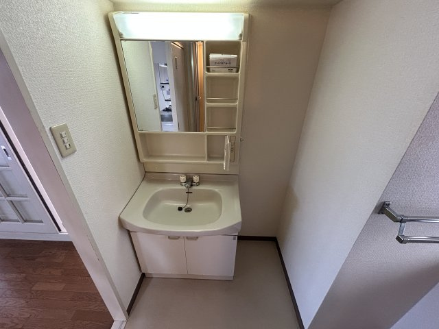 グランドシャトー西明石の独立洗面台