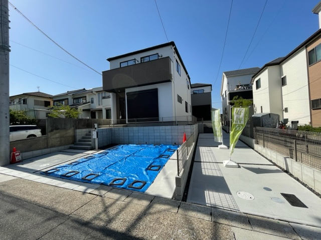 名東区赤松台1期 全2棟　＜仲介手数料無料＞香流小・香流中　新築一戸建ての外観|撮影
社長の村田です！
自らプレイヤーとして営業しています
長年の経験と実績から皆様により良いマイホーム購入のご提案をいたします。
住宅ローンの不安や購入後の不安等何でもご相談ください。