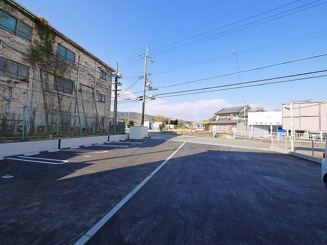 シャーメゾンＦＵＪＩＭＯＴＯⅡの駐車場|駐車場があるので、車を買う予定の方も安心です