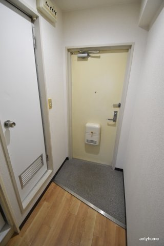 リヒテンハイム　仲介手数料無料の玄関
