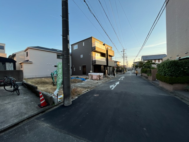 昭和区川名町 全4棟　＜仲介手数料無料＞広路小・駒方中　新築一戸建ての前面道路含む現地写真|11/21撮影
LINEから簡単お問合せ可能！
友達検索で@nqk7328tです！