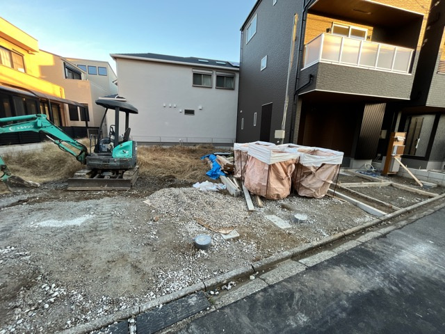 昭和区川名町 全4棟　＜仲介手数料無料＞広路小・駒方中　新築一戸建ての駐車場|11/21撮影
LINEから簡単お問合せ可能！
友達検索で@nqk7328tです！