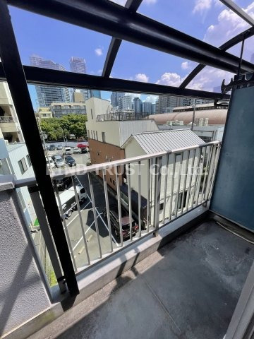 シバヤ中津のバルコニー|暖かな日差しのふりそそぐバルコニー