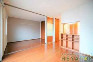 【内装】 | ＬＤＫ１０.３帖と洋室５帖（同仕様写真）