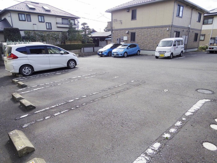 グランドゥール高林　Ａ・Ｂの駐車場
