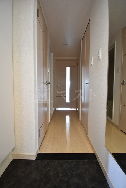 プレサンス本町プライムの玄関
