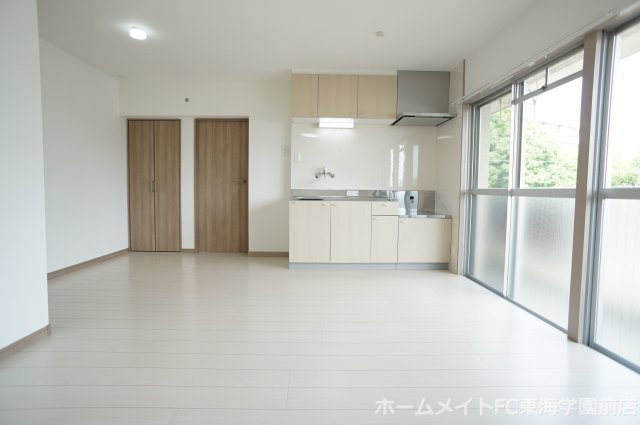 ブロッサムビルの居間・リビング