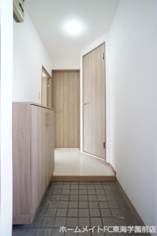 ブロッサムビルの玄関