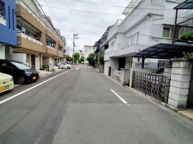 鶴見区安田１丁目中古戸建の前面道路含む現地写真